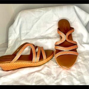 Beautiful “Eric Javits” New York Sandals in 8.5. Look Brand New! Perfect Cond.